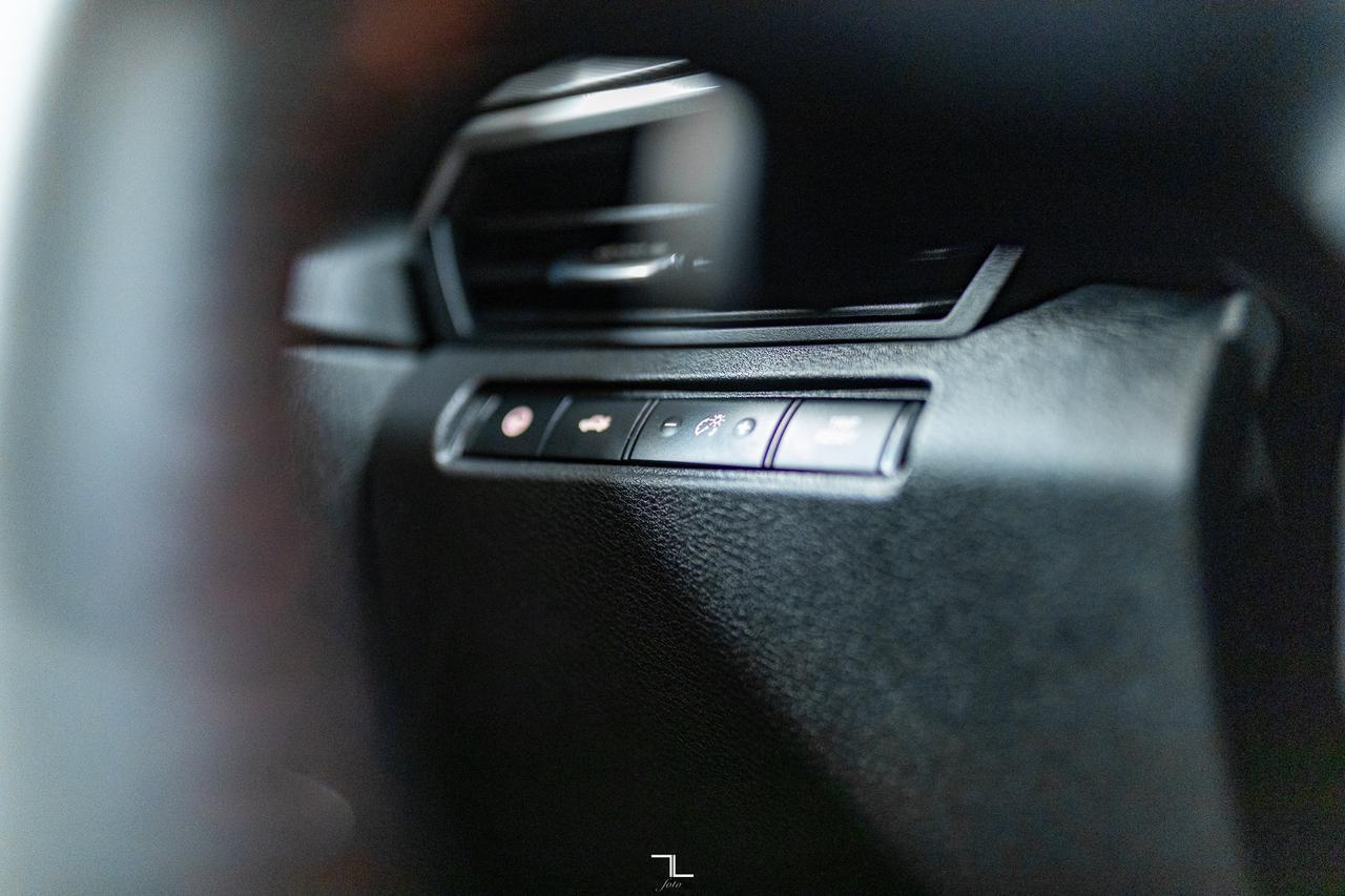 2024 Nissan Altima AWD SR Leather Roof BCam Red Deer AB