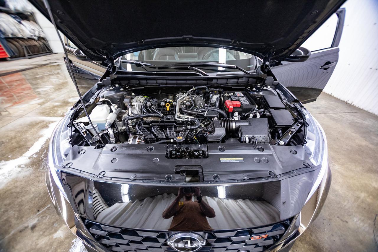 2024 Nissan Altima AWD SR Leather Roof BCam Red Deer AB