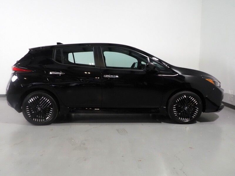 2024 Nissan LEAF SV PLUS *PROPILOT ASSIST, NAVIGATION, 360 VIEW CAMERAS, SAFETY ALERTS, ADAPTIVE CRUISE, HEATED SEATS/STEERING WHEEL, QUICK CHARGE, BLACK ALLOY WHEELS, APPLE CARPLAY