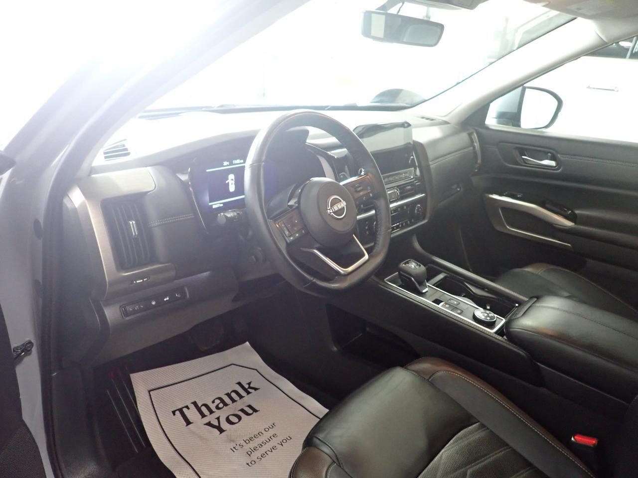 2024 Nissan Pathfinder Platinum 4WD LEATHER NAVI SUNROOF 7 PASS Listowel ON