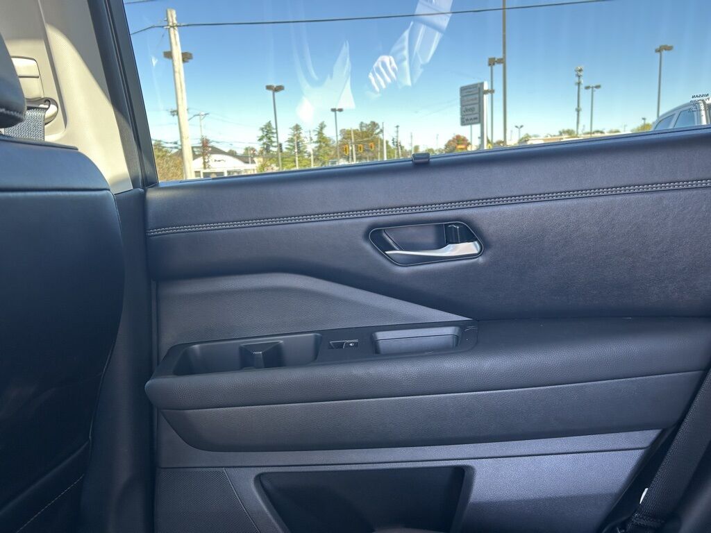 2024 Nissan Pathfinder Platinum Crestwood KY