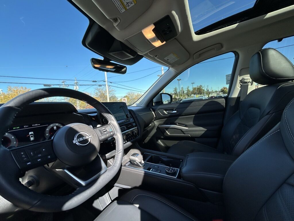 2024 Nissan Pathfinder Platinum Crestwood KY