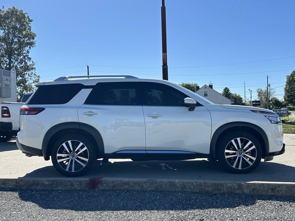 2024 Nissan Pathfinder Platinum Crestwood KY