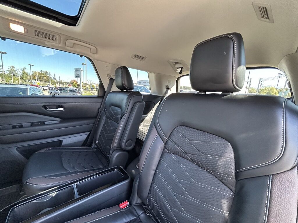 2024 Nissan Pathfinder Platinum Crestwood KY