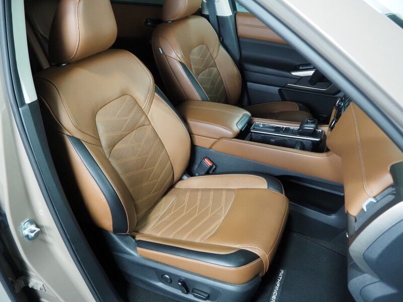 2024 Nissan Pathfinder Platinum *HEADS-UP DISPLAY, NAVIGATION, ADAPTIVE CRUISE, SAFETY ALERTS, 360 VIEW CAMERAS, COLOR TOUCHSCREEN, PANORAMA MOONROOF, LEATHER, CLIMATE SEATS, HEATED STEERING, 2ND ROW CAPTAIN'S, BOSE, WIRELESS CHARGING, ANDROID & APPLE