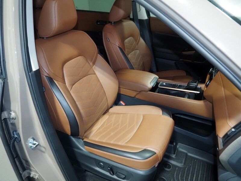 2024 Nissan Pathfinder Platinum *HEADS-UP DISPLAY, NAVIGATION, PROPILOT ASSIST, ADAPTIVE CRUISE, SAFETY ALERTS, 360 VIEW CAMERAS, PANORAMA MOONROOF, SEMI-ANILINE LEATHER, HEATED SEATS/STEERING, 2ND ROW CAPTAIN'S, REMOTE START, BOSE, WIRELESS CHARGING Round Rock TX