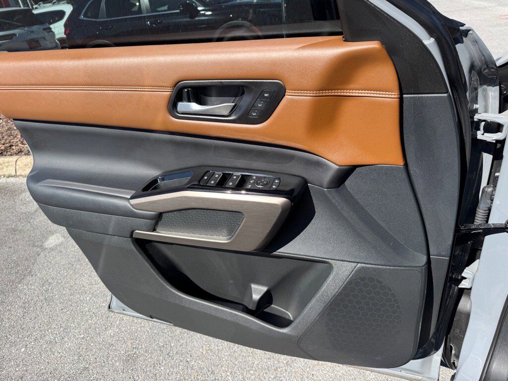 2024 Nissan Pathfinder Platinum Johnson City TN