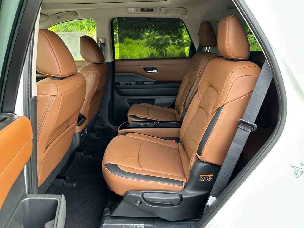 2024 Nissan Pathfinder Platinum w/Platinum Captains Pkg San Clemente CA