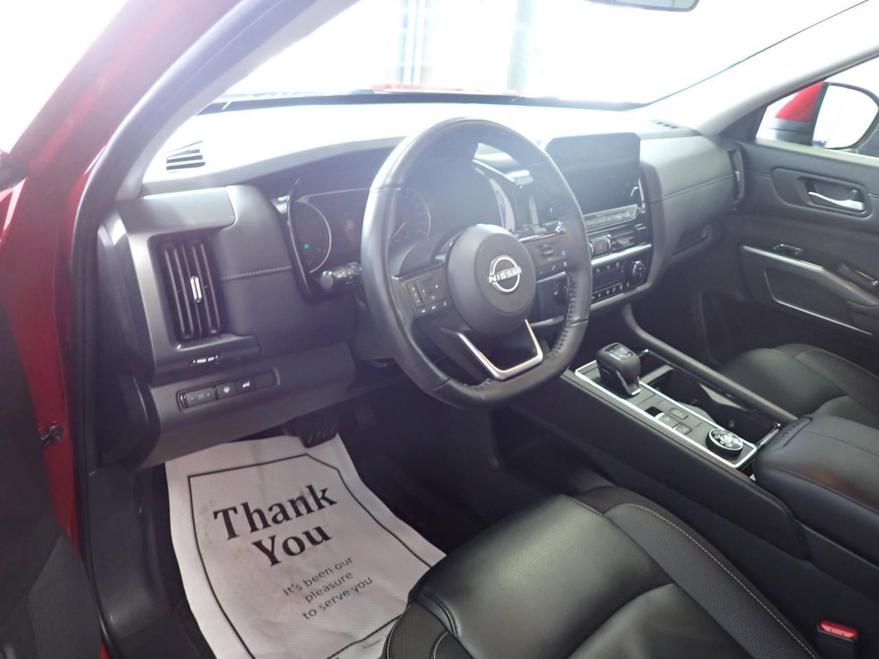 2024 Nissan Pathfinder SL 4WD LEATHER NAVI SUNROOF 8PASS Listowel ON