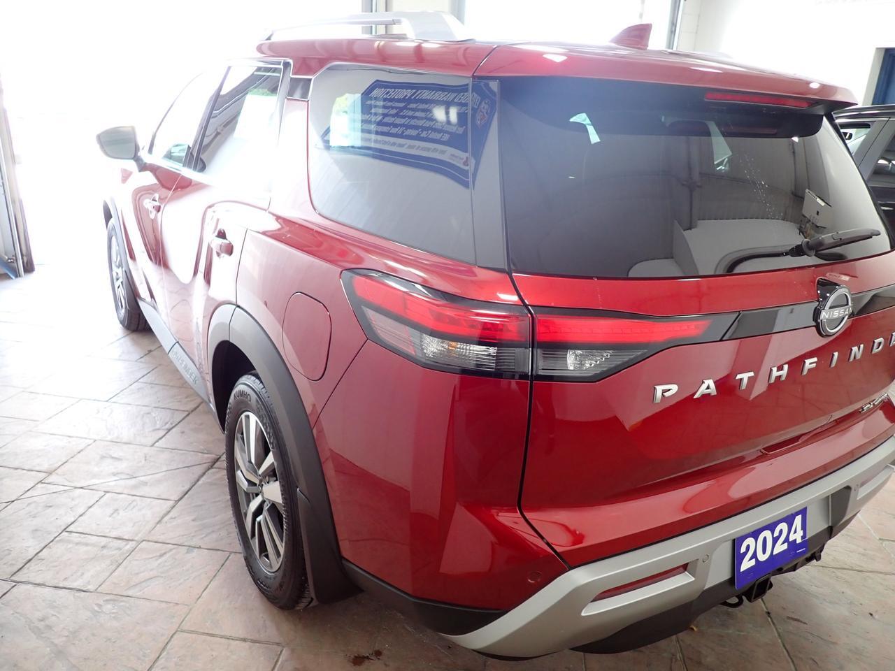 2024 Nissan Pathfinder SL 4WD LEATHER NAVI SUNROOF 8PASS Listowel ON