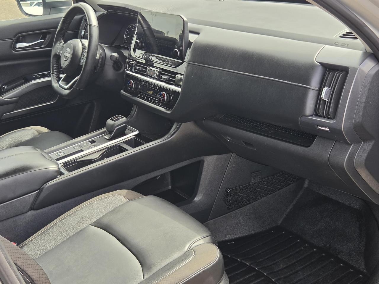 2024 Nissan Pathfinder SL Beeville TX