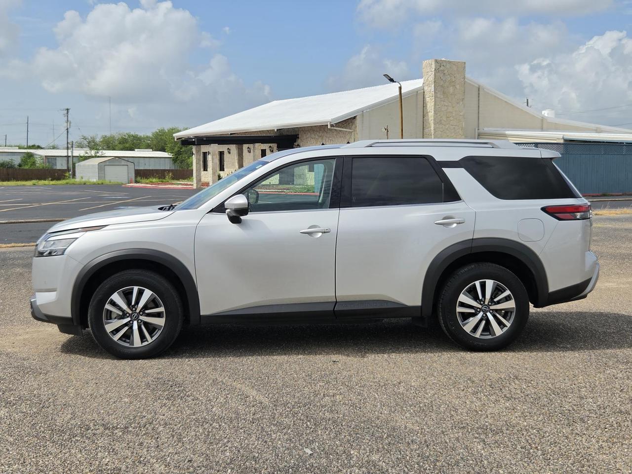 2024 Nissan Pathfinder SL Beeville TX