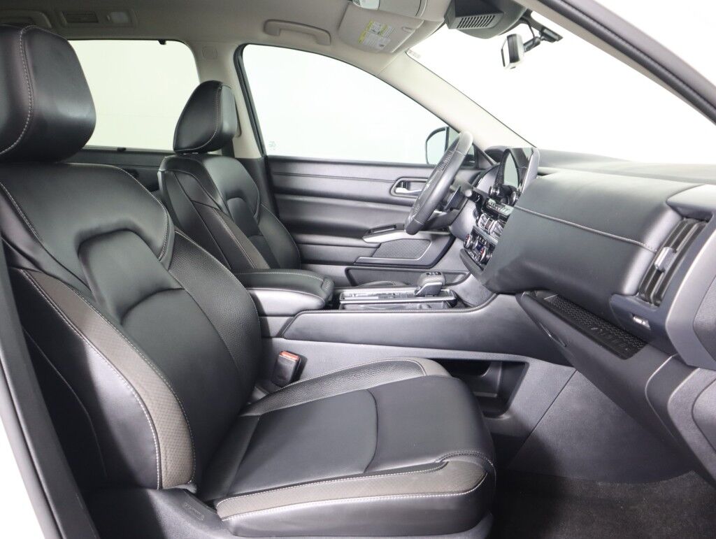 2024 Nissan Pathfinder SL Black Appearance Package Maumee OH