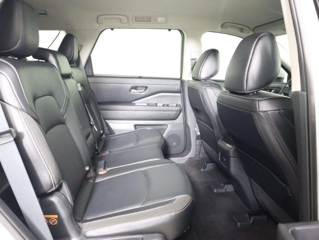 2024 Nissan Pathfinder SL FWD Black Appearance Package Maumee OH