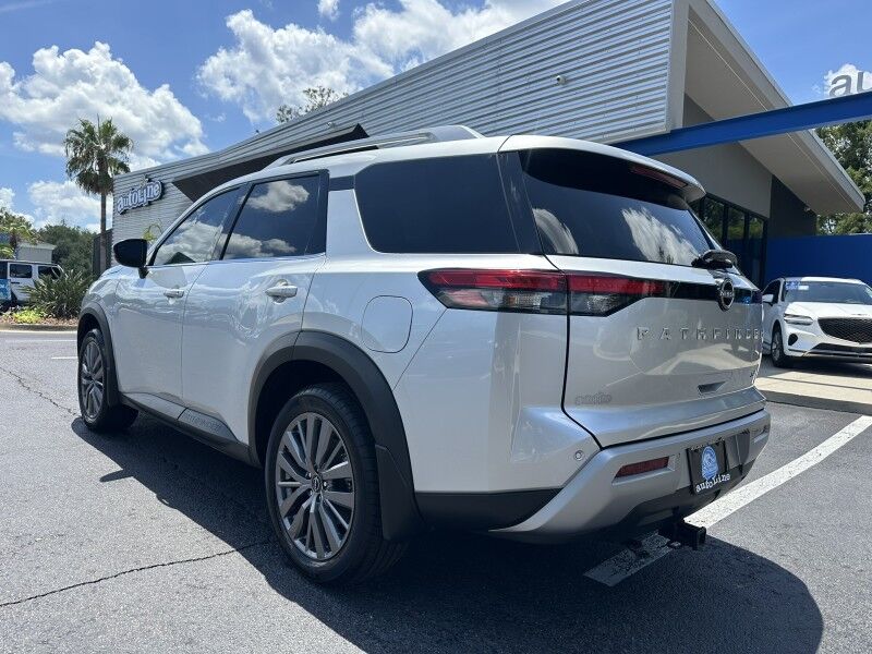 2024 Nissan Pathfinder SL
