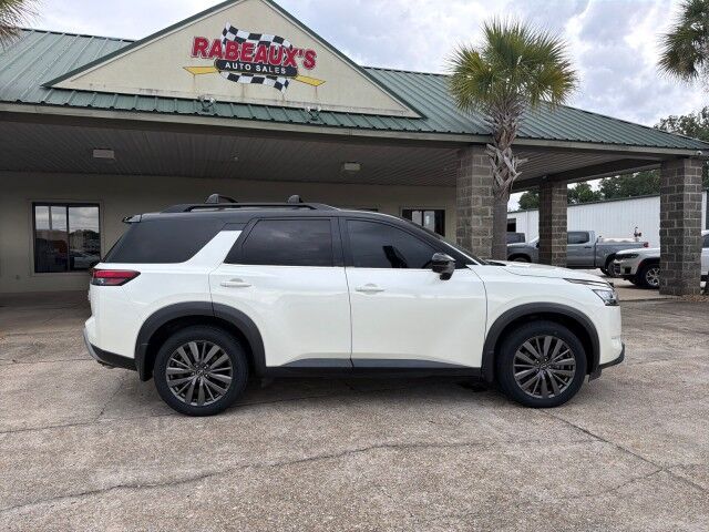 2024 Nissan Pathfinder SL