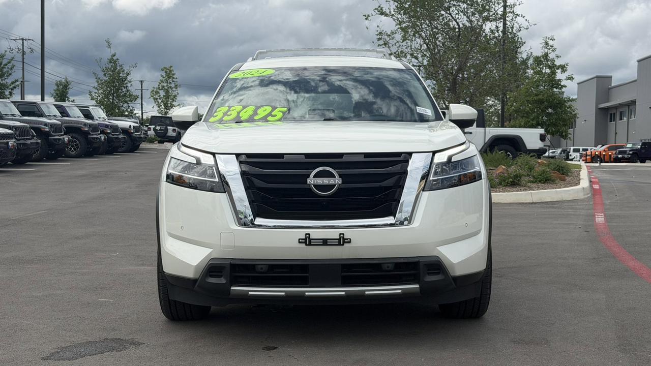 2024 Nissan Pathfinder SL