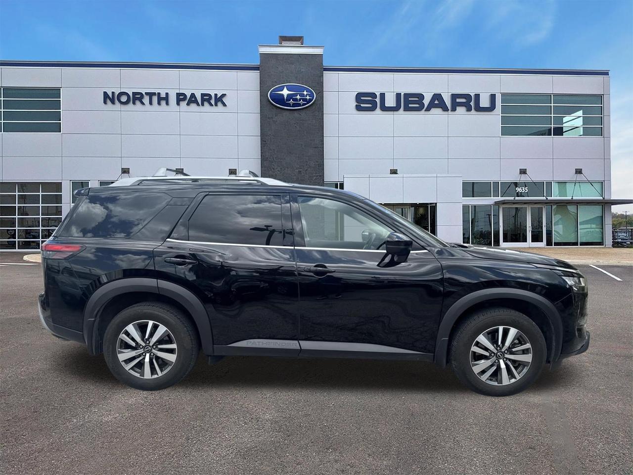 2024 Nissan Pathfinder SL