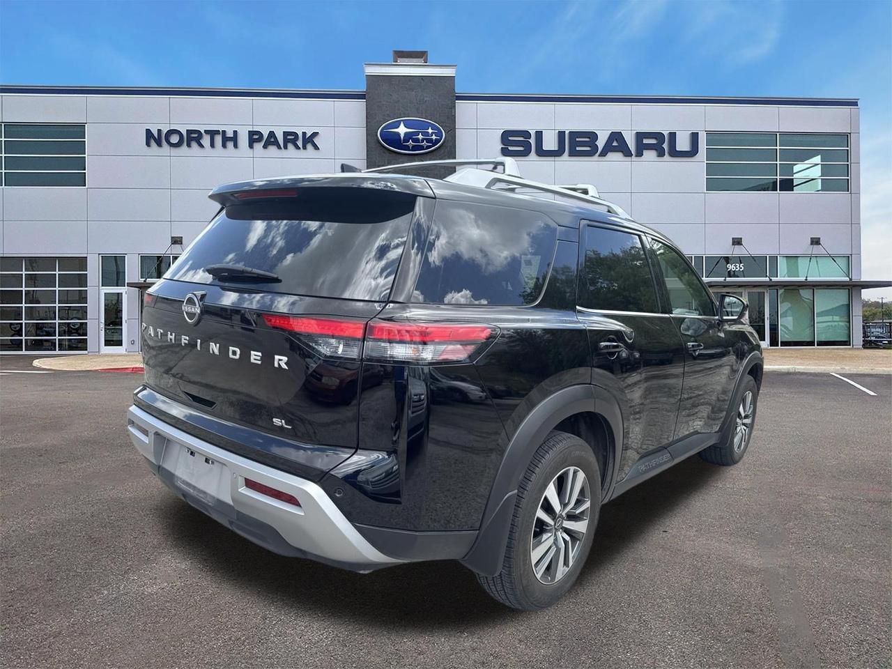 2024 Nissan Pathfinder SL