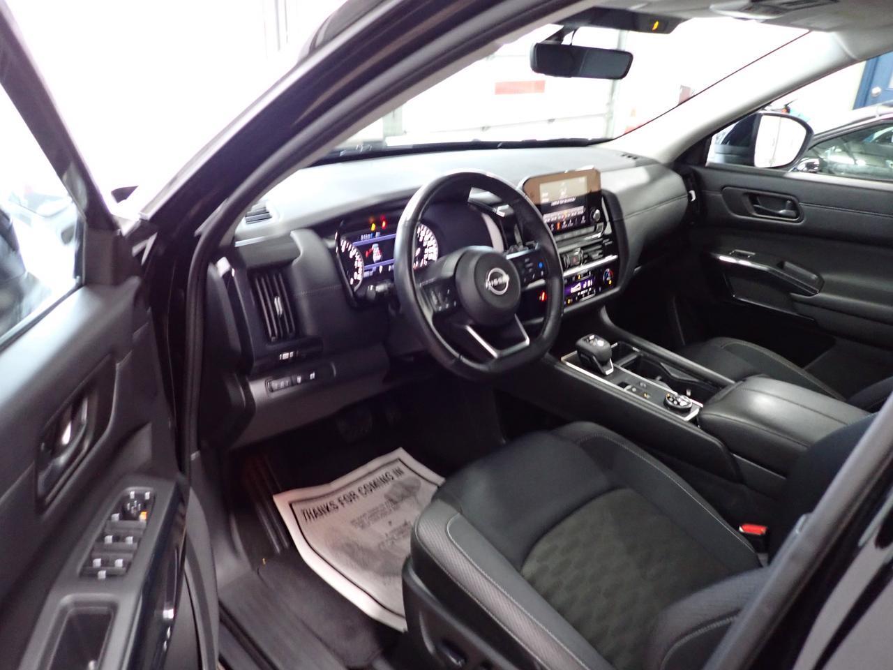 2024 Nissan Pathfinder SV 4WD 7 PASS LEATHER NAVI SUNROOF Listowel ON