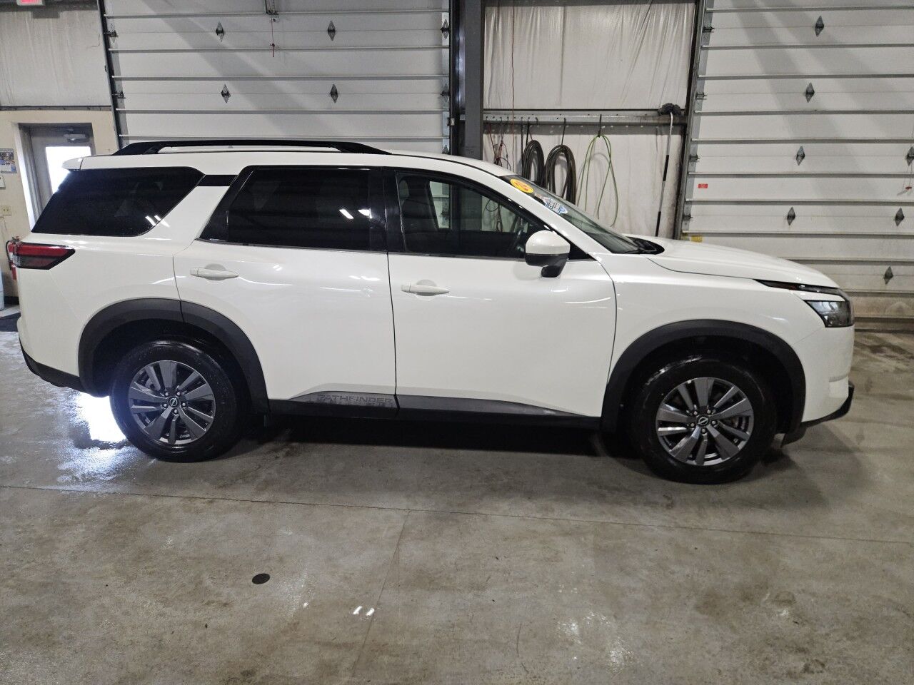 2024 Nissan Pathfinder SV