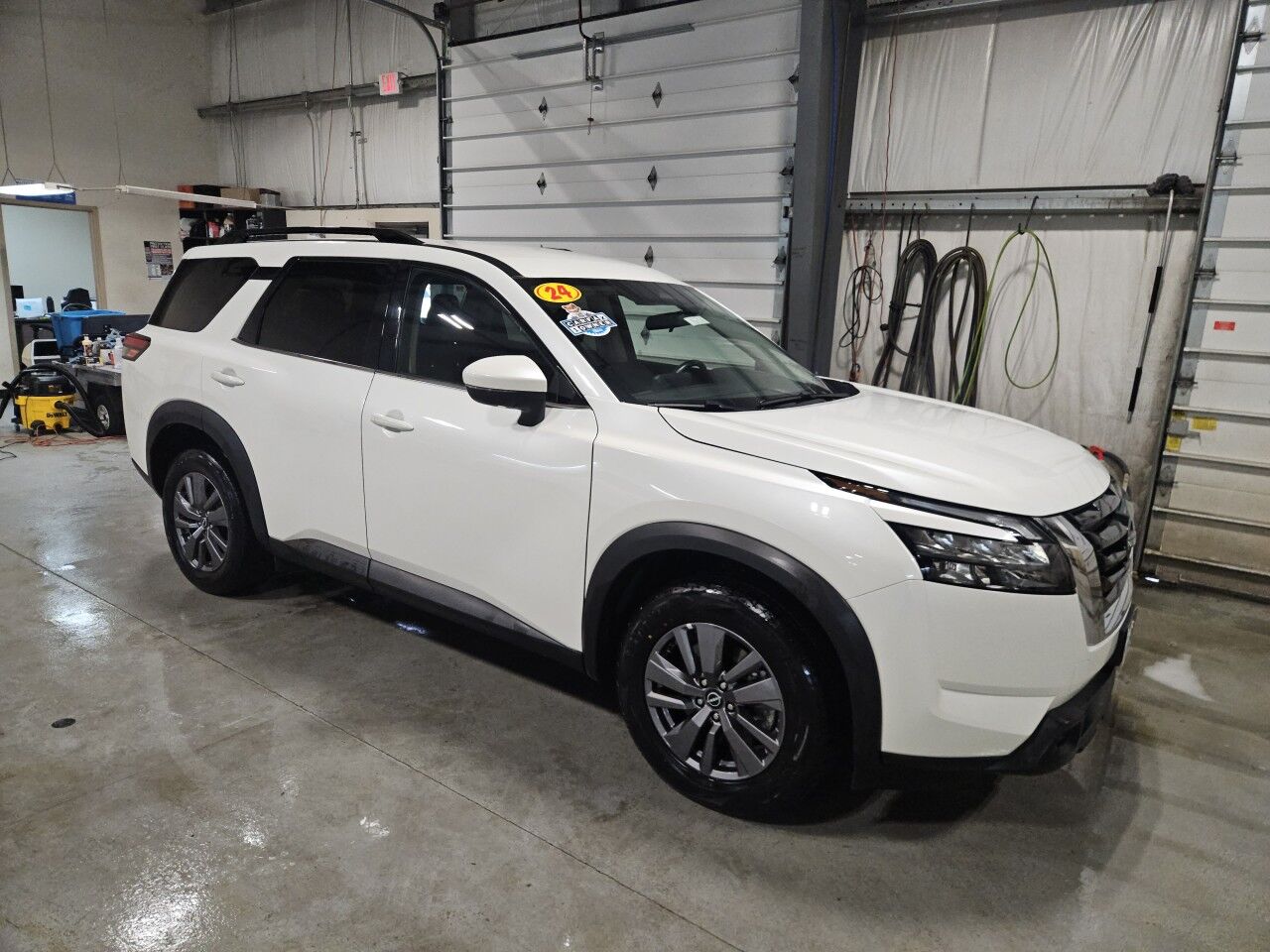 2024 Nissan Pathfinder SV