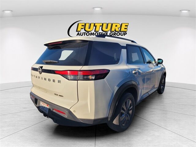 2024 Nissan Pathfinder SV