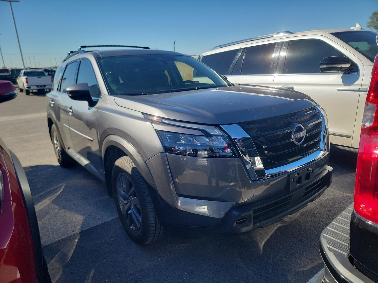 2024 Nissan Pathfinder SV