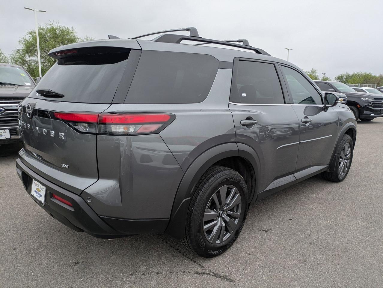 2024 Nissan Pathfinder SV