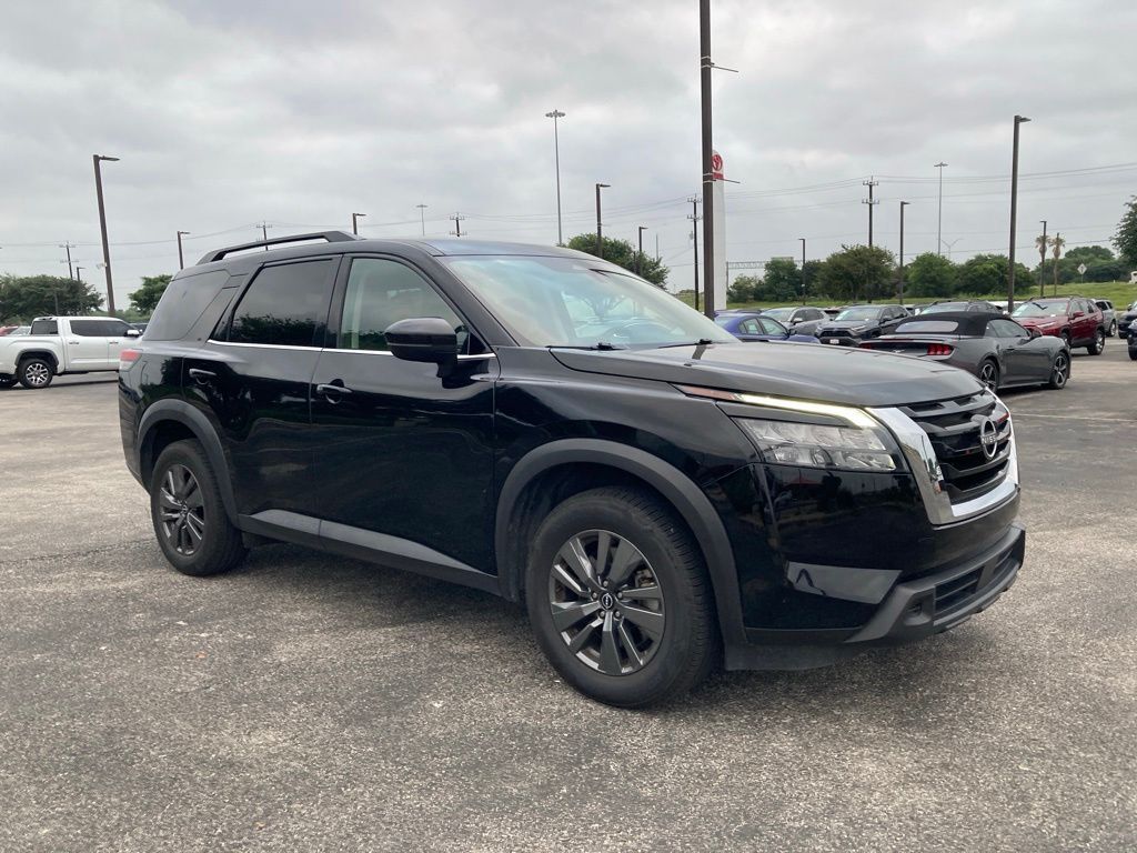 2024 Nissan Pathfinder SV