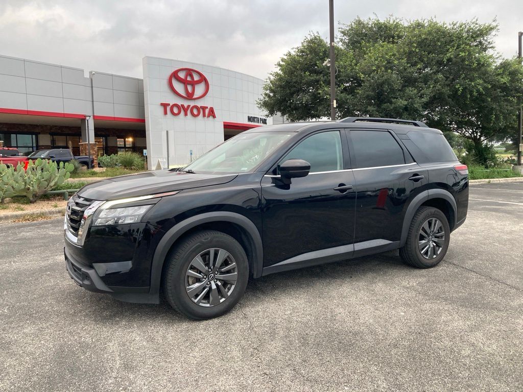 2024 Nissan Pathfinder SV