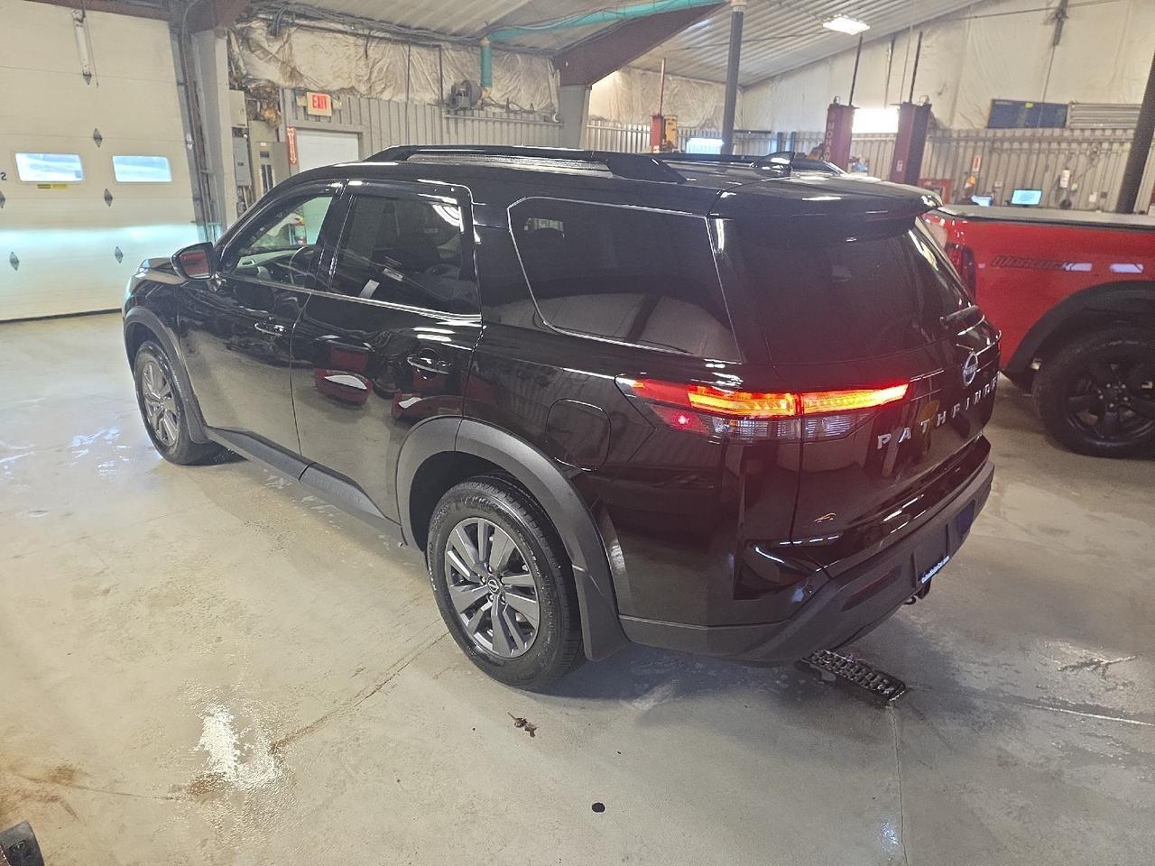 2024 Nissan Pathfinder SV Sand Lake NY