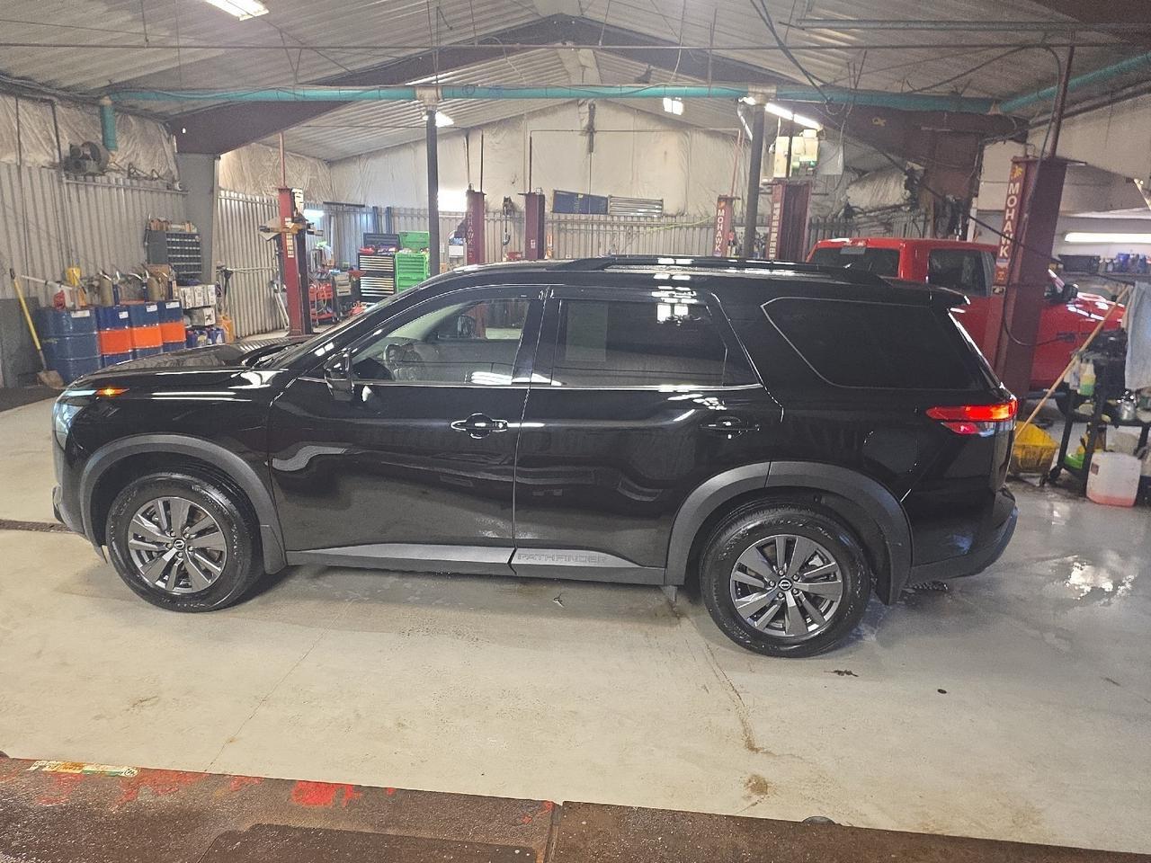 2024 Nissan Pathfinder SV