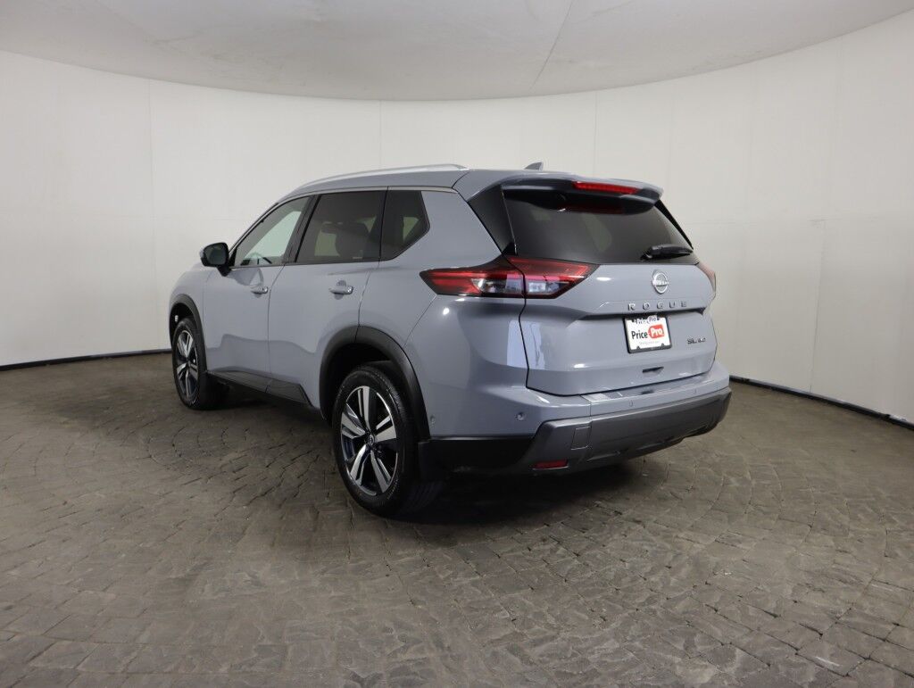 2024 Nissan Rogue SL AWD Premium w/Panoramic Moonroof Maumee OH