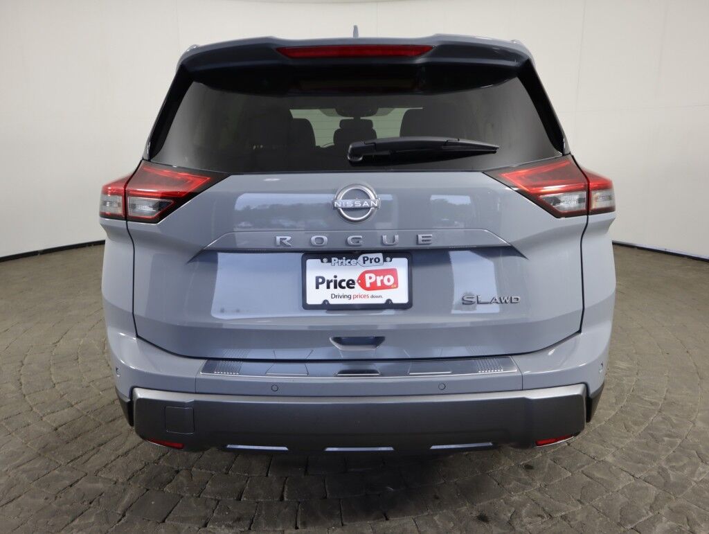 2024 Nissan Rogue SL AWD Premium w/Panoramic Moonroof Maumee OH