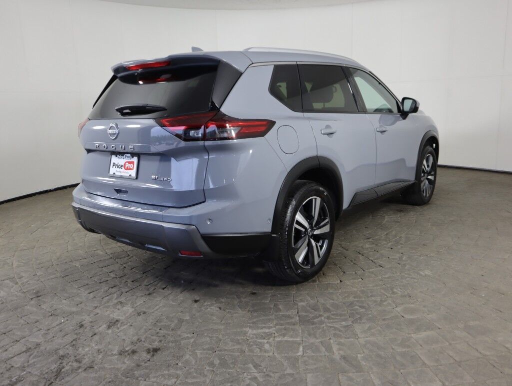 2024 Nissan Rogue SL AWD Premium w/Panoramic Moonroof Maumee OH