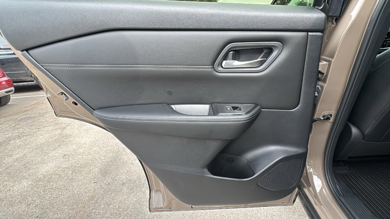 2024 Nissan Rogue SL  Selma TX