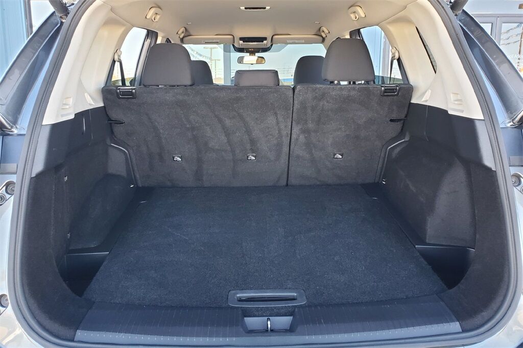 2024 Nissan Rogue SV Hondo TX