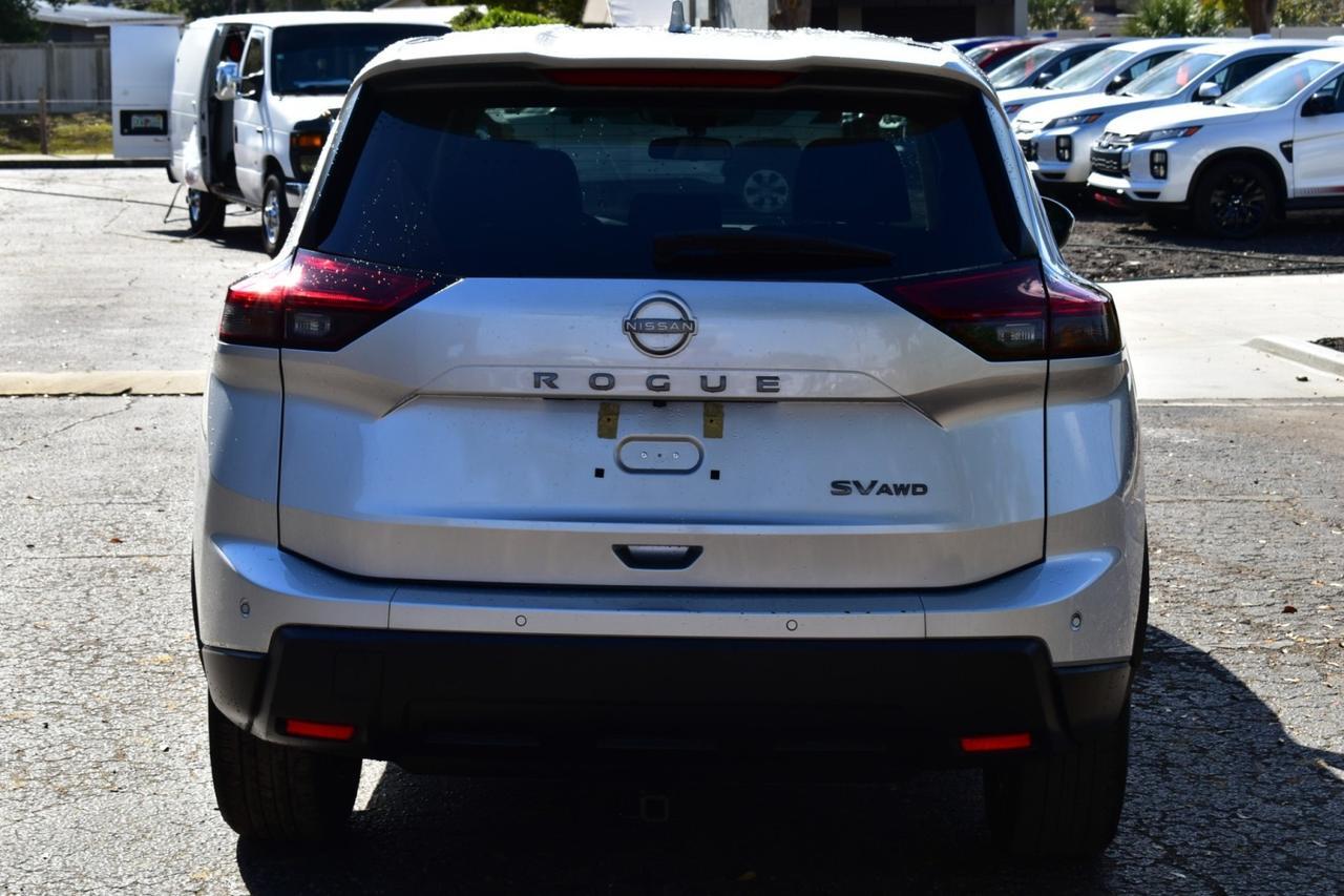 2024 Nissan Rogue SV photo 3