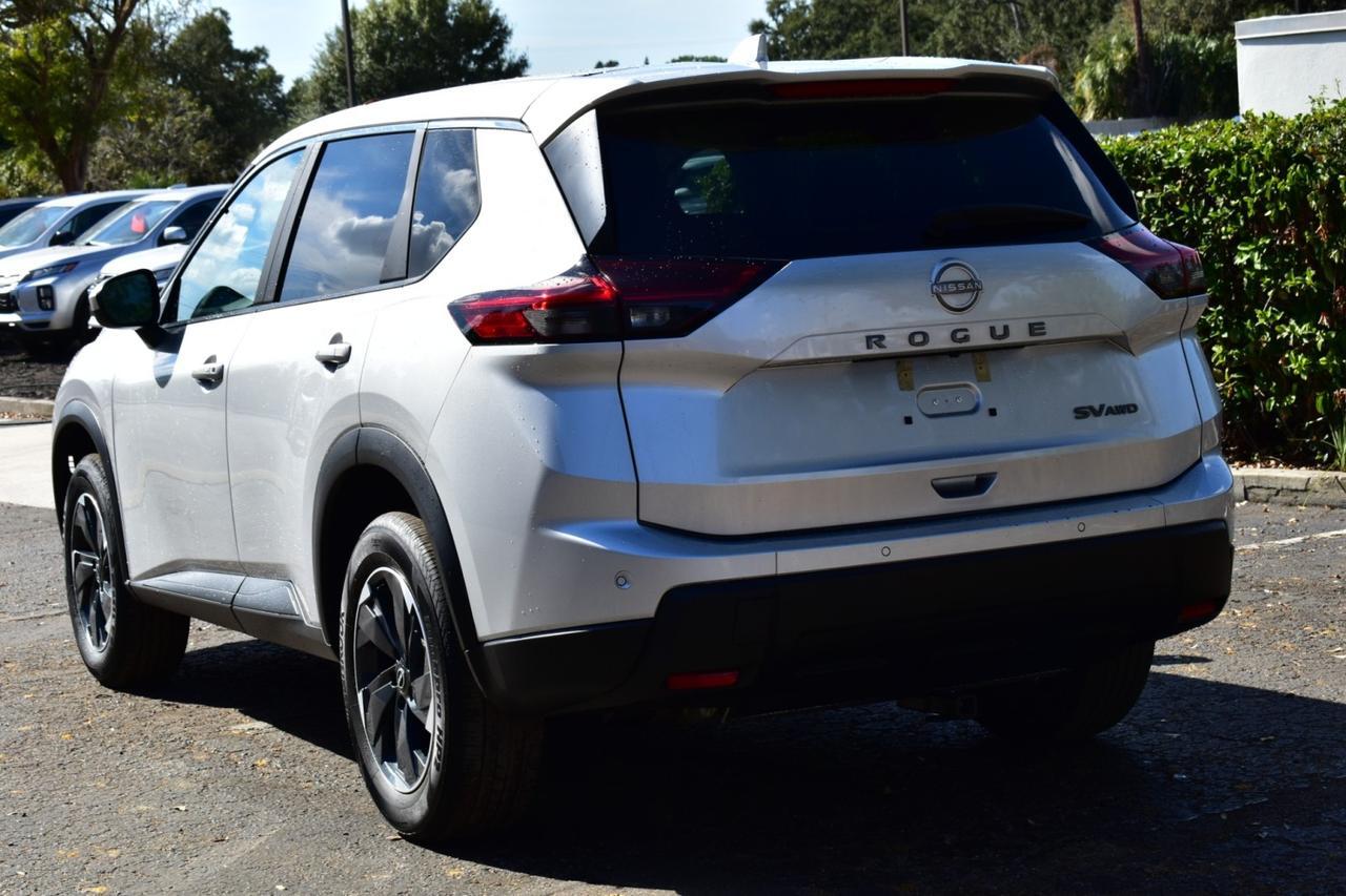 2024 Nissan Rogue SV photo 2