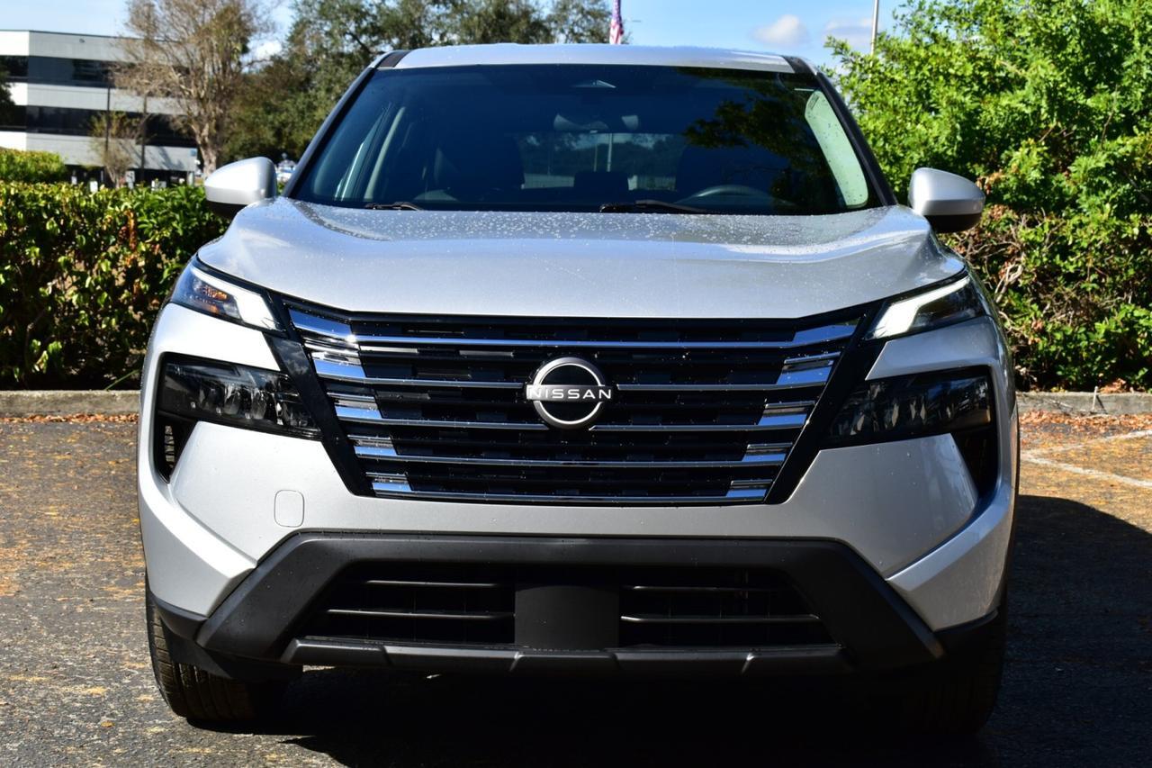 2024 Nissan Rogue SV photo 4