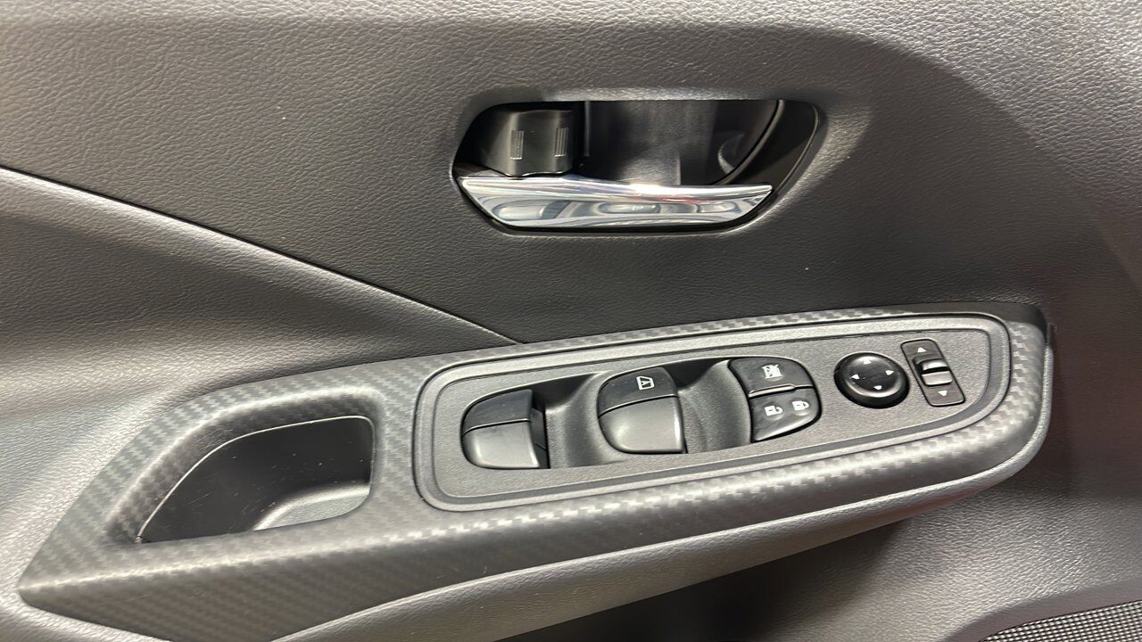 2024 Nissan Versa SV Sherwood Park AB