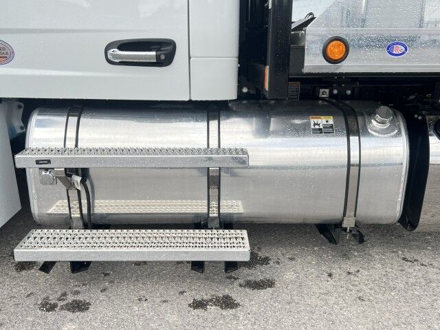 2024 Peterbilt 537 30' Jerr-Dan Aluminum 4-Car Carrier Truck Miami FL