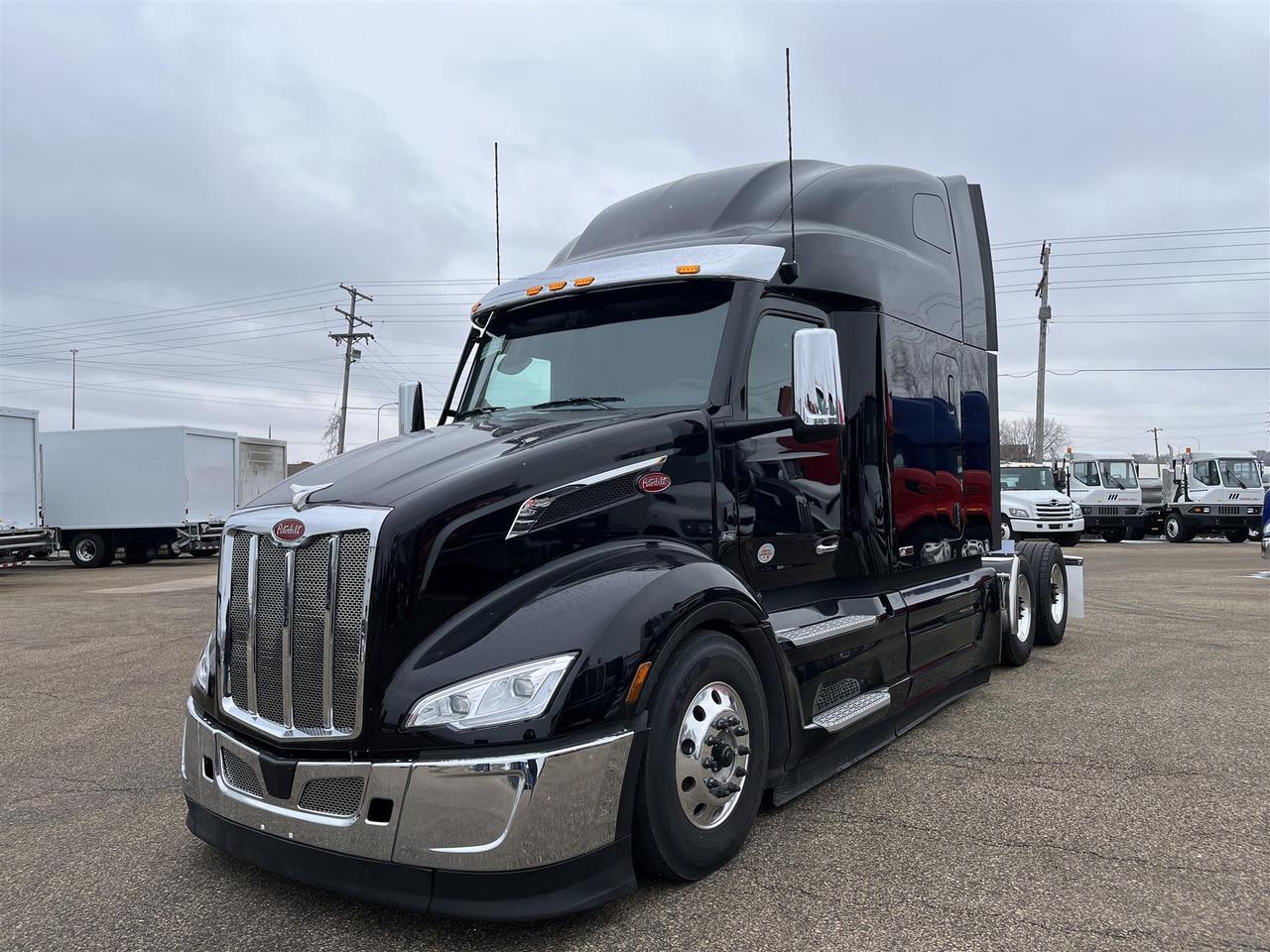 New 2024 Peterbilt 579 80" Double Bunk Ultraloft in Rochester MN