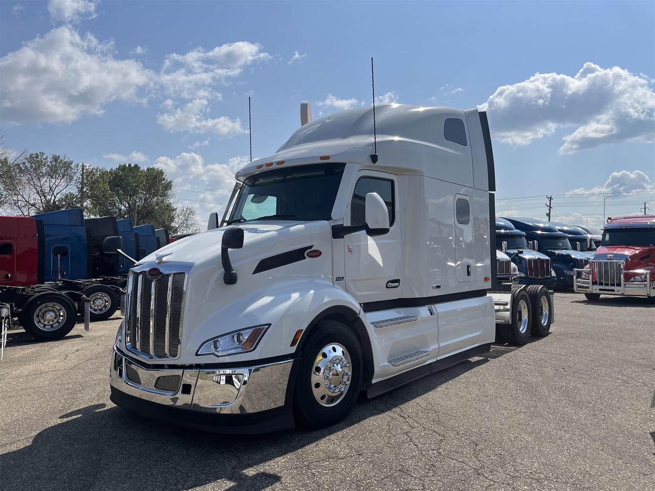 2024 Peterbilt 579 80&quot; Double Bunk Ultraloft South St. Paul MN