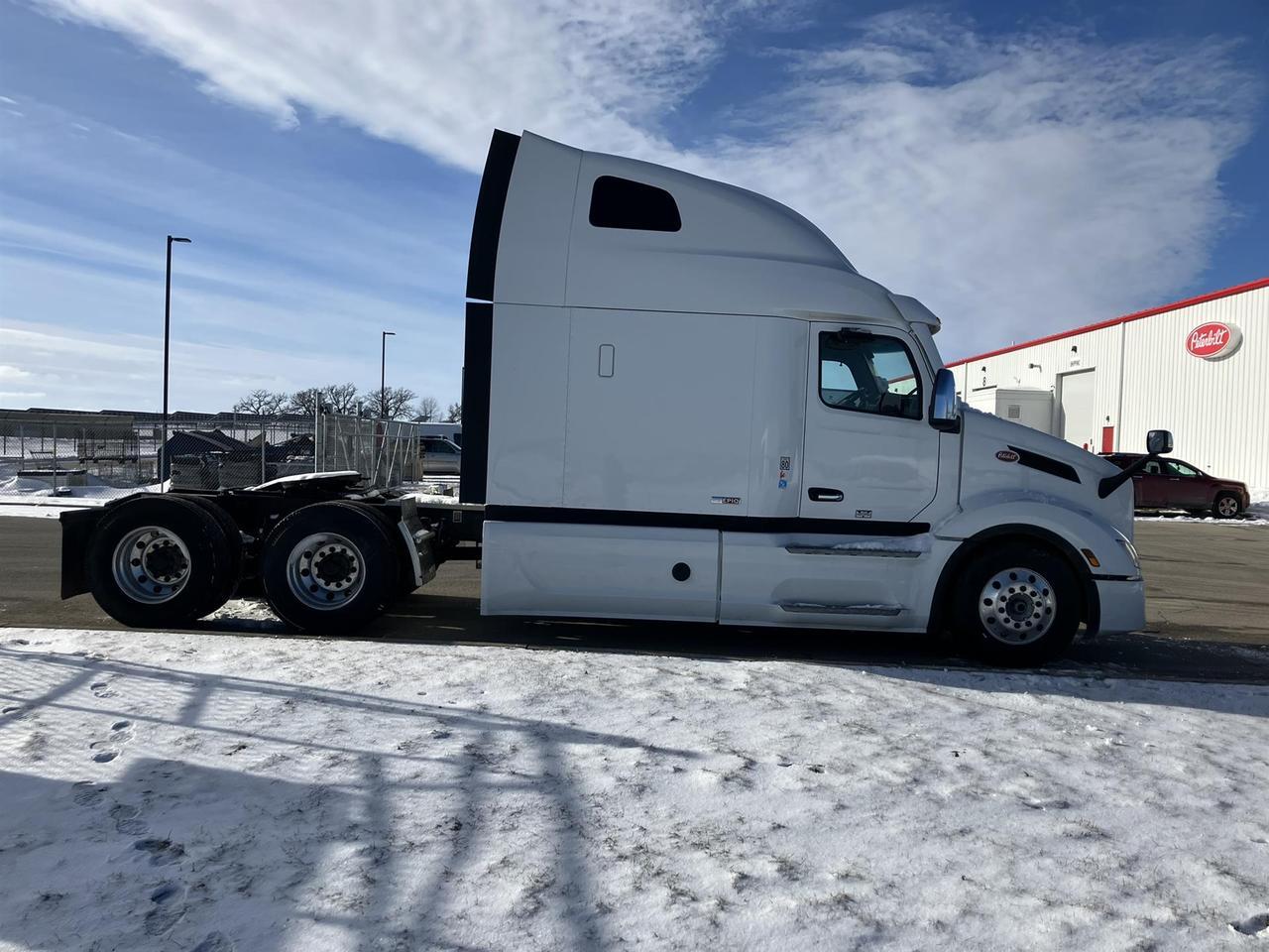 2024 Peterbilt 579 80" Ultraloft Rochester MN