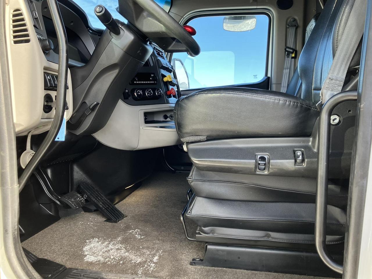 2024 Peterbilt 579 80" Ultraloft Rochester MN