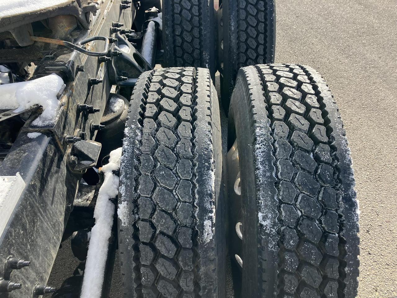 2024 Peterbilt 579 80" Ultraloft Rochester MN