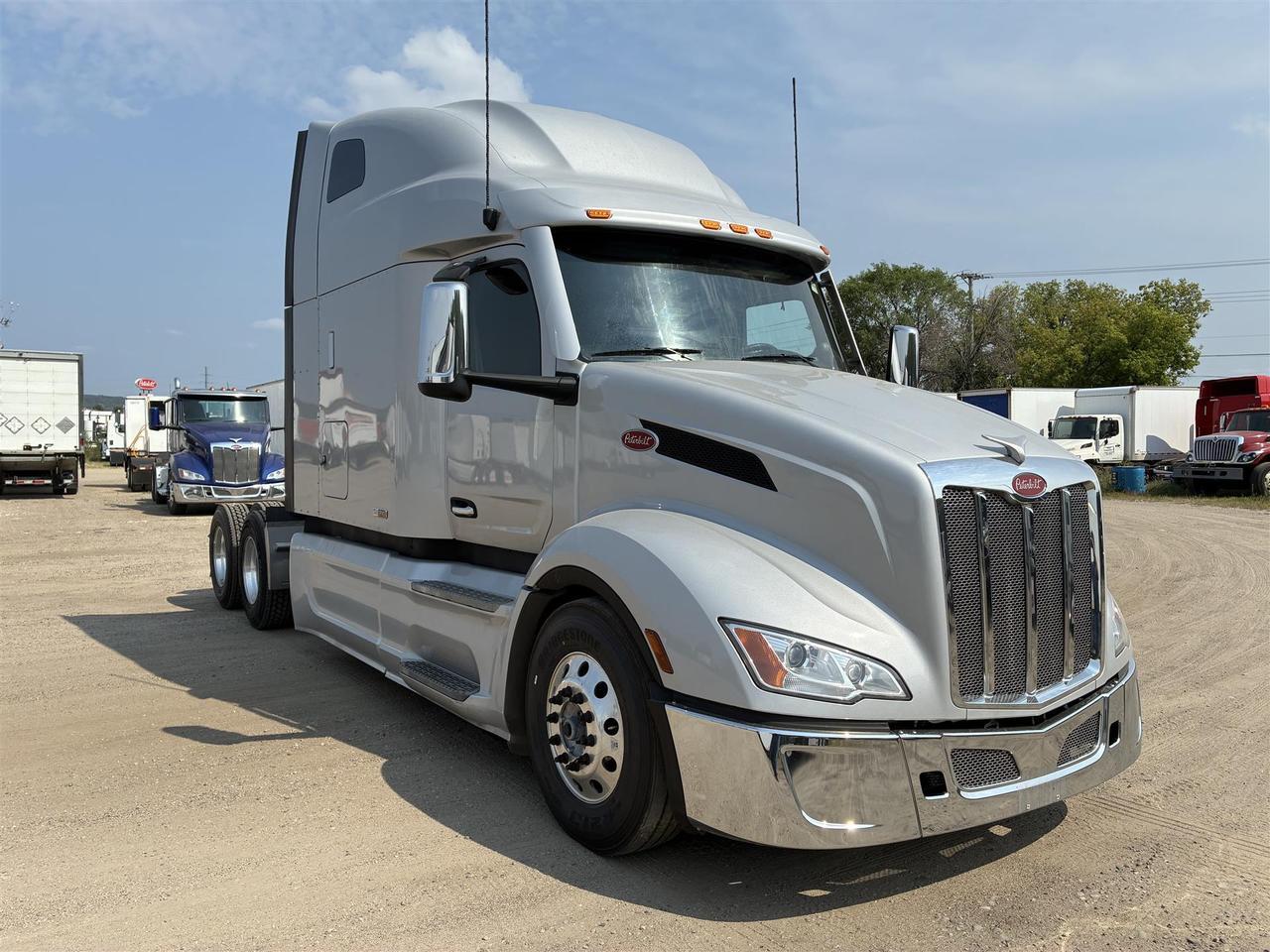 2024 Peterbilt 579 80" Ultraloft Rochester MN