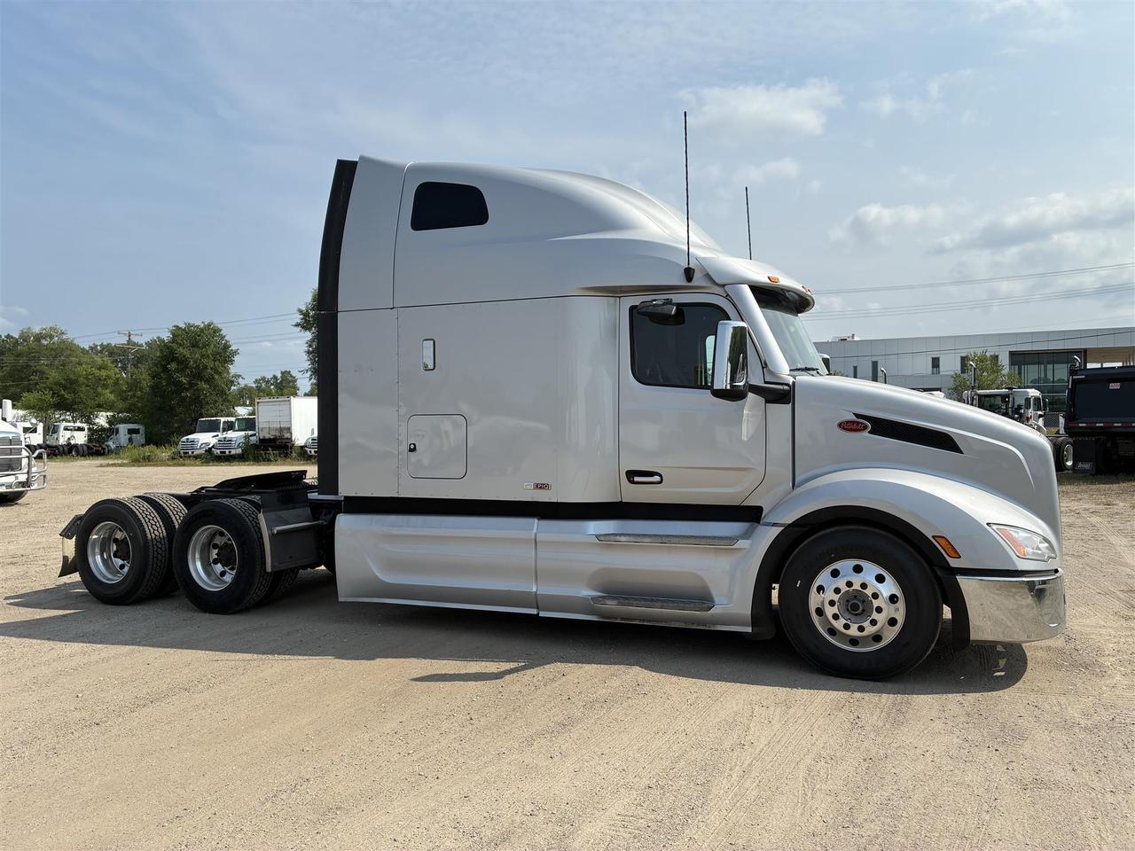 2024 Peterbilt 579 80" Ultraloft South St. Paul MN